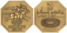 Korea Süd
Republik Korea/ Daeham Minguk, seit 1948
Achteckige Bronzemedaille 1988. Olymp. Spiele Seoul. 65 X 65 mm. Im Originaletui. Stempelglanz