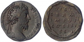 Kaiserzeit
Marcus Aurelius, 161-180
Sesterz TRP XXVII = 172. Belorb. Brb. r./ VICT GERM IMP VI COS III SC im Kranz. 24,21 g. Stempelstellung 1 h. se...