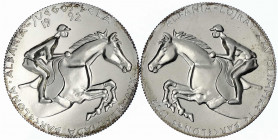 Albanien
Sozialistische Volksrepublik, 1944-1990
2 X 10 Leke Silber-Set 1991 Springreiter. 1 X vertieft und 1 X erhaben geprägt, zusammen neue Münze...