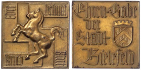 Drittes Reich
Quadratische Bronzeplakette o.J. (1933/1944) Ehrengabe der Stadt Bielefeld. Westfalenroß auf Hakenkreuz/Schrift und Wappen. 46 X 46 mm....