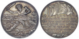 Erster Weltkrieg
Silbermedaille o.J.(1915) von Wrede bei Lauer. Riese mit Keule wird von Triton im Meer angegriffen/ Flagge über 6 Zeilen und Zweig. ...