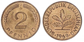 Kursmünzen
2 Pfennig, Kupfer 1950-1969
1969 J. Nicht eisenplattiert (unmagnetisch). vorzüglich/Stempelglanz, sehr selten. Jaeger 381.