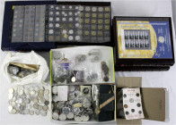 Sammlungen allgemein
Karton mit Münzen und Medaillen aus aller Welt, ab der Antike, meist aber moderne ab ca. 1970. Dabei einige Silbermünzen u.a. 5 ...