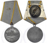Russland
Sowjetunion, 1917-1991
Medaille für Verdienste im Kampf, 2. Modell mit grauer Bandspange, verl. ab 1943. Verleihungsnummer 201546. sehr sch...