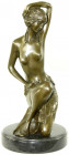 Skulpturen und Plastiken
Bronzeskulptur einer sich räkelnden halbnackten Dame. Signiert Milo. Auf Marmorsockel. Gesamthöhe 31 cm