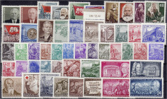 Deutschland
Deutsche Demokratische Republik
Jahrgang 1953, postfrische Erhaltung, komplett bis auf die Karl-Marx-Blöcke. Mi. 510,-€. ** Michel 342-4...