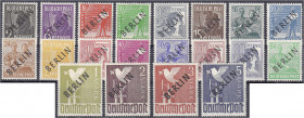 Deutschland
Berlin
1 Pf. - 5 M. Schwarzaufdruck 1948, kompletter Satz in postfrischer Luxuserhaltung. Mi. 380,-€. ** Michel 1-20.