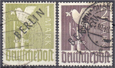 Deutschland
Berlin
1 M + 2 M Schwarzaufdruck 1948, zwei gestempelte Werte, beide tiefst geprüft Schlegel BPP. Mi. 660,-€. gestempelt. Michel 17+18....