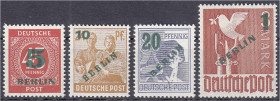 Deutschland
Berlin
Grünaufdruck 1949, kompletter Satz in postfrischer Erhaltung, 20 Pf. und 1 Mark geprüft Schlegel BPP. Mi. 250,-€. ** Michel 64-67...