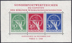 Deutschland
Berlin
Währungsgeschädigten-Block 1949, postfrischer Block mit dem Plattenfehler ,,III" (grüner Punkt rechts am Handgelenk). Neues Fotoa...