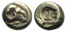 Lesbos, Mytilene, c. 521-478 BC. EL Hekte – Sixth Stater (10mm, 2.49g, 10h). Head of ram l.; below, cock standing r., pecking at the ground. R/ Incuse...