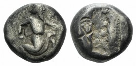 Achaemenid Empire, time of Xerxes II to Artaxerxes II, c. 420-375 BC. AR Siglos (14mm, 5.40g). Persian king or hero in kneeling-running stance r., hol...