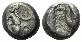 Achaemenid Empire, time of Xerxes II to Artaxerxes II, c. 420-375 BC. AR Siglos (13mm, 5.40g). Persian king or hero in kneeling-running stance r., hol...