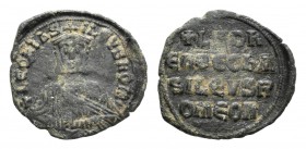 Leo VI (886-912). Æ 40 Nummi (26.5mm, 4.96g, 6h). Constantinople. Facing bust, wearing crown and chlamys, holding akakia. R/ Legend in four lines acro...