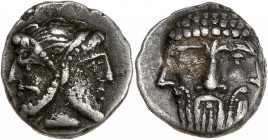 Cicile ( IV éme siècle av.JC) - Ar - Diobole. 
A/ Têtes janiformes barbue à gauche. 
R/ Tête de Bès.
8.86mm - 0.86g - 12h - TTB - Très rare.