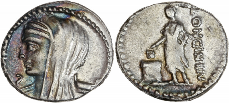 C. Cassius C.f. Longinus (63 av J.-C.) - Ar - Denier - Rome. 
A/ Vesta voilée, l...