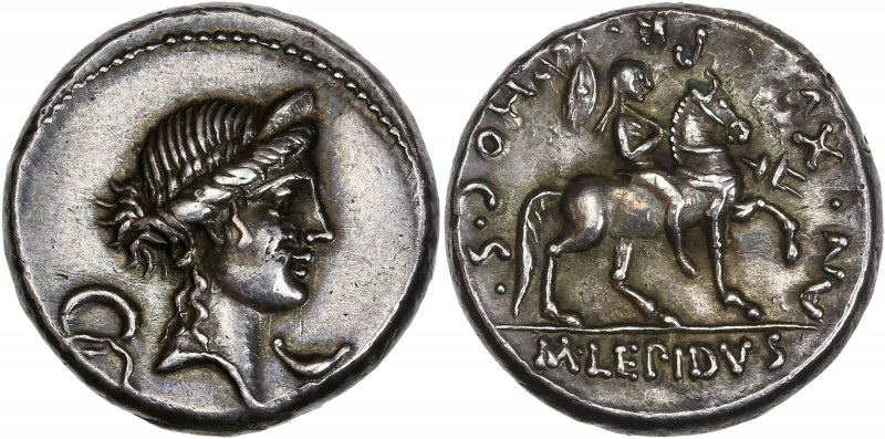 M. Aemilius Lepidus (61 av. J.-C.) - Ar - Denier.
A/ Tête féminine diadémée à dr...