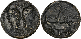 Auguste et Agrippa (27 J.-C.- 14 p J.-C.) - Ae - Dupondius - Nîmes.
A/ IMP DIVI F P-P, 
têtes adossées d'Agrippa coiffée de la couronne rostrale à gau...