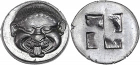 BECKER Counterfeits - Macédoine - Néopolis - (500 - 480 av J.C.) - Étain - Statère. 
A/ Gorgoneion.
R/ Carré incus. 
21.91mm - 11.5g - FDC.