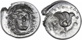 BECKER Counterfeits - CArie - Rhodes (4ème siècle av J.C.) - Étain - Hemidrachme. 
A/ Tête d'Hélios de face.
R/ BUKRANION,
rose. 
19mm - 6.4g - FDC....