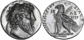 BECKER Counterfeits - Démétrios II (129-125 apr. J.C.) - Étain - Tetradrachme. 
A/ Tête de Démétrios II. 
R/ Aigle sur un trident devant un palmier.
2...