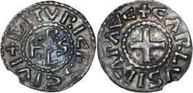 Charles II Le Chauve (840-877) Argent - Denier - Bourges. 
A/ + CARLVS IMP AVC,
Croix.
R/ BITVRICES CIVI,
Monogramme Carolin.
20mm - 1.7g - TTB avec u...