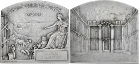 Plaque Uniface Credit Foncier de France (1927) 
A/ Vue de face du bâtiment du Crédit Foncier, signé: J.P. LEGASTELOIS.
R/ CREDIT FONCIER DE FRANCE 185...