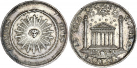 Grand Orient de France - Jeton de présence.
Argent - Poinçon encre.
A/ AB ILLO LUX -ET ROBUR :. A L’EXERGUE : G:. OR:.F :. ; entre les deux colonnes J...