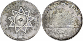 Mère Loge Écossaise du Contrat Social.
Argent.
A/ AB ORIENTE ORIAR; soleil couchant sur mer.
R/ SI FODIERIS INVENIES; visage rayonnant au milieu d'un ...