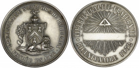 Orient de Bordeaux - Loge l'Anglaise.
Argent.
A/ L☐:. ANGLAISE 204 OR:. DE BORDEAUX / FONDEE EN 1732; armoiries portées par un lion,
avec un compas su...