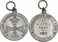 Orient de Lyon - Loge Les Chevaliers Unis. 
Argent. 
A/ R:.L:. LES CHEVALIERS UNIS O:. DE LYON; foi sur une croix de Malte; sur la base de la croix: R...