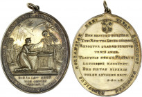 Orient de Leyde - Loge la Vertu.
Argent doré
A/ VIRTUTIS SOCIIS FRATERNO MORE LIGATIS PROSPERA CONTINGIT CLAUDERE LUSTRA
DECEM DIE 19 OCT 5807; devant...