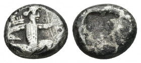 ACHAEMENID EMPIRE. Time of Darios I to Xerxes I (Circa 505-480 BC). Siglos.
Obv: Persian king in kneeling-running stance right, drawing bow.
Rev: In...