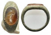 ROMA RING with INTAGLIO.(Circa 1st - 2nd Century).Ae.

Condition : Very fine.

Weight : 6.20 gr
Diameter : 22 mm