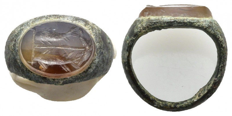 ROMAN EMPIRE. Ring with gem.
Three dolphins swimming on glass . Bronze and carn...