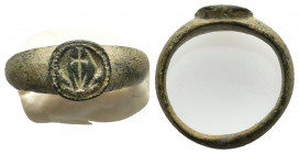 ANCIENT ROMAN BRONZE RING.(1st-2nd century).Ae.

Condition : Very fine.

Weight : 8.07 gr
Diameter : 27 mm
