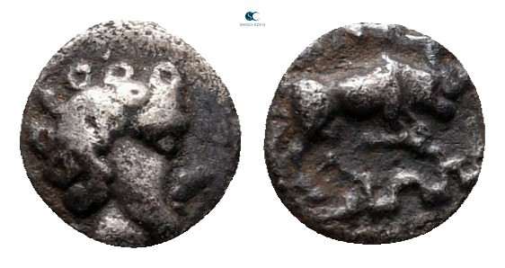 Ionia. Magnesia ad Maeander circa 400-350 BC. 
Tetartemorion AR

6 mm, 0,16 g...