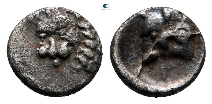 Caria. Uncertain mint circa 450-400 BC. 
Hemiobol AR

8 mm, 0,32 g



ver...