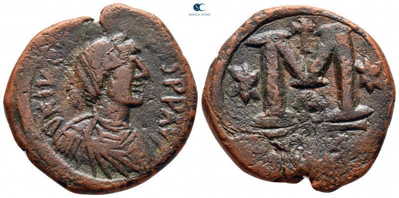 Justin I AD 518-527. Constantinople (?)
Follis or 40 Nummi Æ

30 mm, 15,80 g...