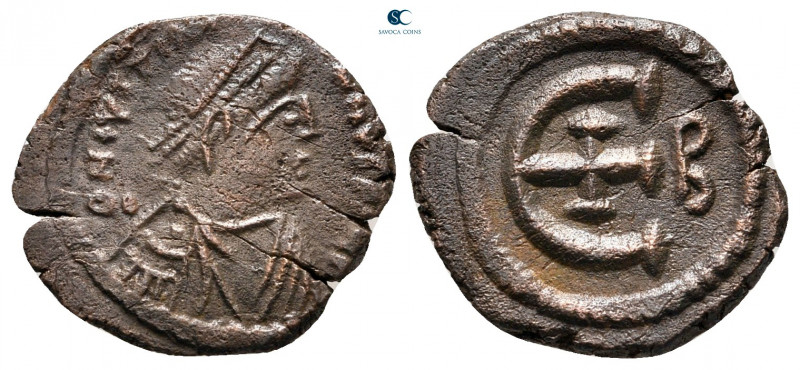 Justinian I AD 527-565. Theoupolis (Antioch)
Pentanummium Æ

17 mm, 2,05 g
...