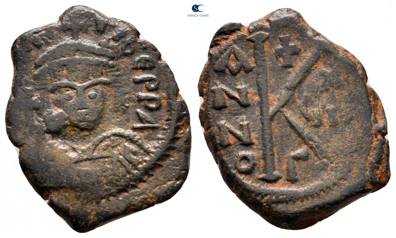 Maurice Tiberius AD 582-602. Constantinople
Half Follis or 20 Nummi Æ

21 mm,...