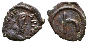 PHOCAS (602-610). Pentanummium. Constantinople.

Weight: 1,2 gr
Diameter: 15,2 mm