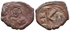 JUSTINIAN II. Second Reign, 705-711 AD. Æ Half Follis.

Weight: 5,1 gr
Diameter: 22,7 mm