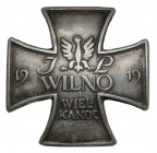 Odznaka Za Wilno 1919 - WIELKANOC Jednoczęściowa, wykonana w srebrze, numerowana A 105. Wyraźne ślady noszenia, ale bez uszkodzeń. Brak nakrętki.&nbsp...