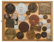 Zestaw medali, plakiet itp. (30szt) Medale, plakiety, a także naszywka i dwie blaszki będące jednostronnymi, galwanicznymi odwzorowaniami dawnych mone...