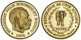 CÔTE D'IVOIRE
République (1960 - à nos jours). 50 francs Félix Houphouet Boigny 1966.
Fr.2 ; Or - 16,01 g - 28 mm - 6 h 
Superbe.
