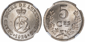 LUXEMBOURG
Charlotte (1919-1964). 5 centimes 1924.
KM.33 ; Cupro-nickel - 17 mm - 6 h 
NGC MS 65 (5943469-019). Légère tache à l’avers sinon Fleur ...