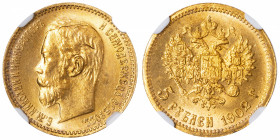 RUSSIE
Nicolas II (1894-1917). 5 roubles 1902, Saint-Pétersbourg.
Fr.180 ; Or - 18 mm - 12 h 
NGC MS 66 (4208783-002). Sublime monnaie, avec tout s...