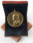 EMPIRE FRANÇAIS – NAPOLÉON BONAPARTE
Médaille en vermeil frappée à l'occasion du Traité de Campo Formio, 1797. Argent, 26g. 
Av. Buste de Napoléon en ...
