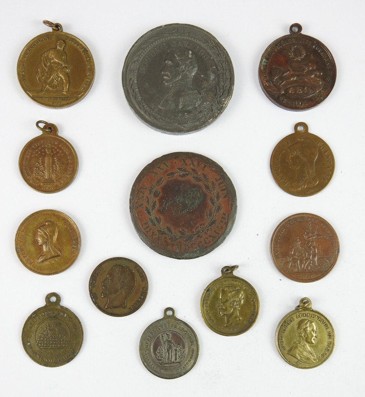 REVOLUTION 1848 : 13 médailles et médaillettes dont Eugène Cavaignac acclamé che...
